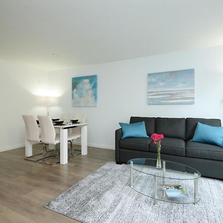 Gorgeous Old Town Condo With Patio And Parking! 빅토리아 외부 사진