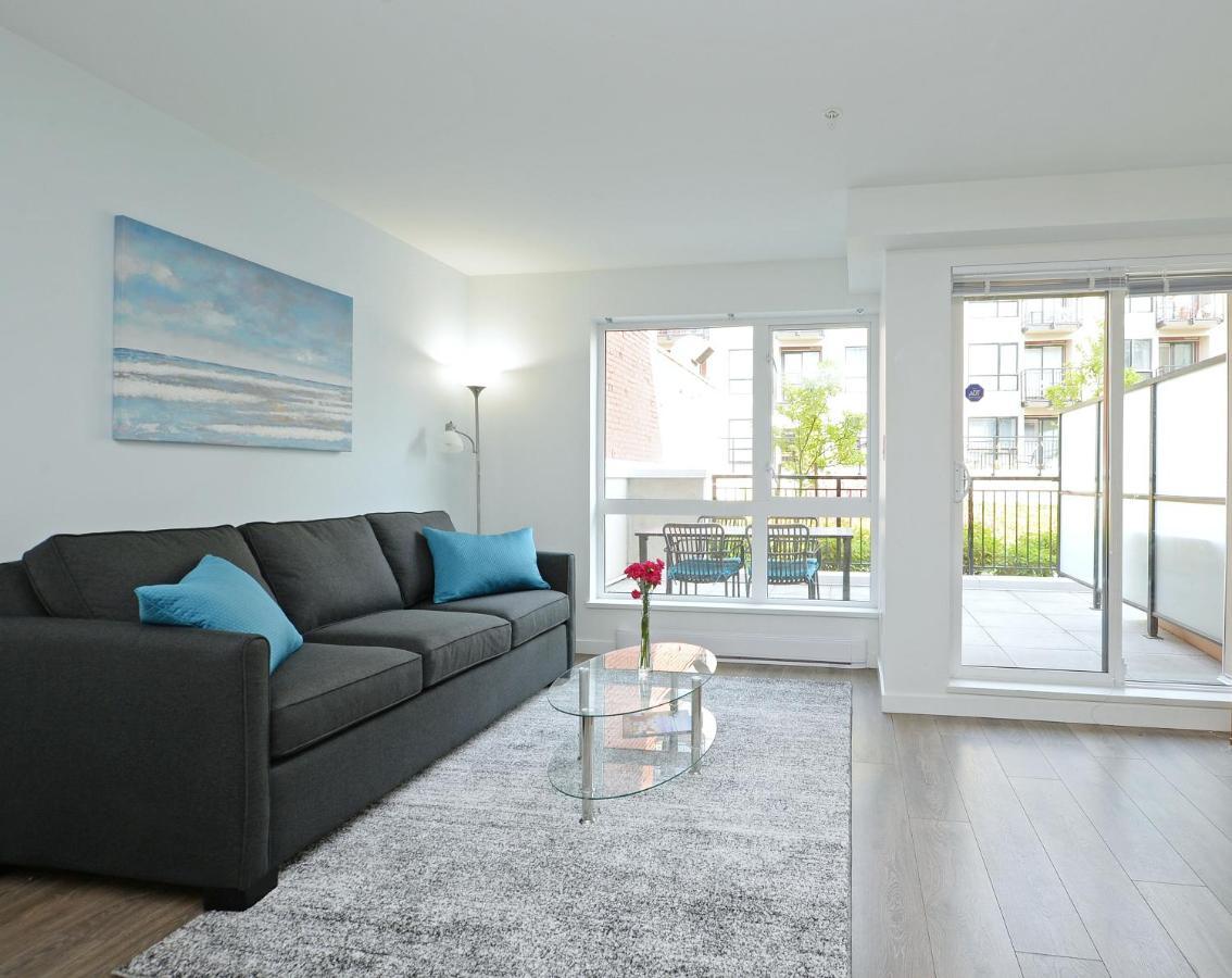 Gorgeous Old Town Condo With Patio And Parking! 빅토리아 외부 사진