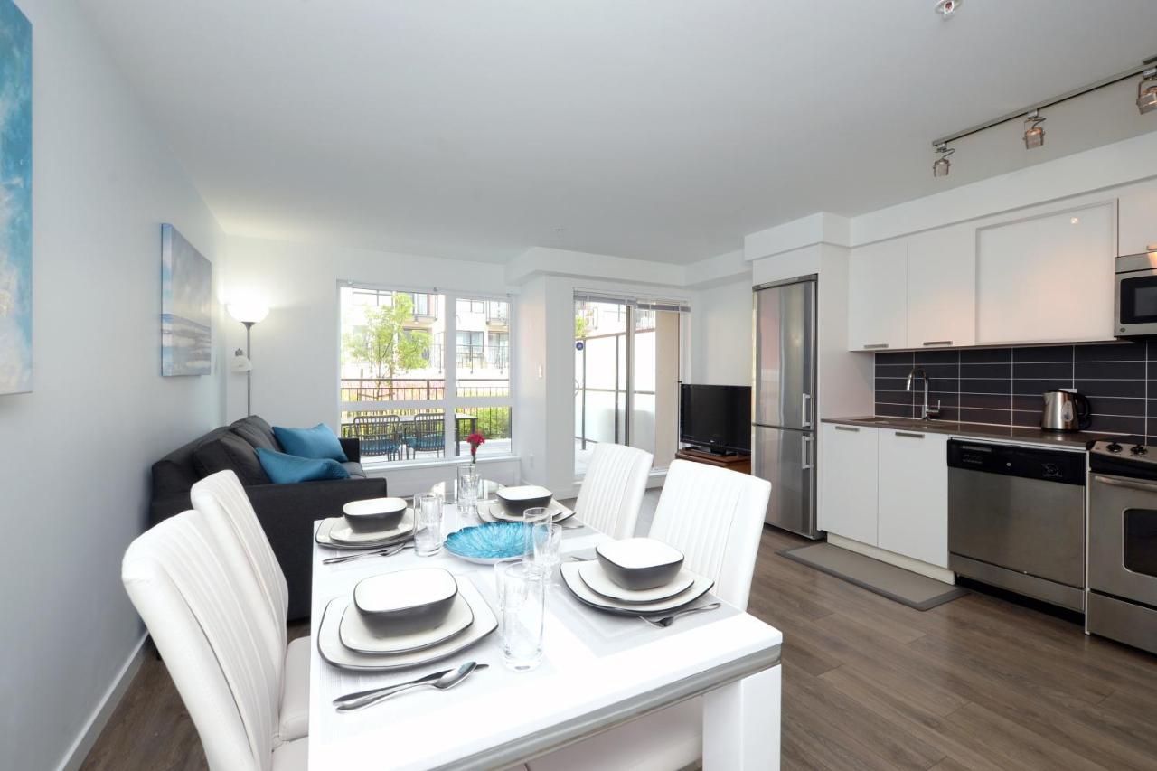 Gorgeous Old Town Condo With Patio And Parking! 빅토리아 외부 사진
